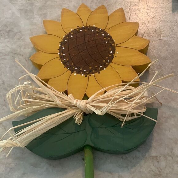 Wooden Sunflower Stake Set - Picture 2 of 7